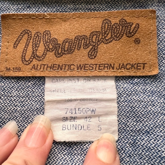 SOLD 2/1 Wrangler Vintage Distressed Men’s Denim Wrangler Jacket, Size 42L - Picture 14 of 16